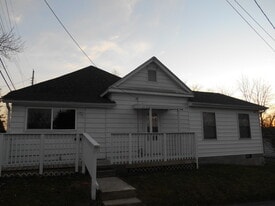 1021 W Howe St in Bloomington, IN - Building Photo