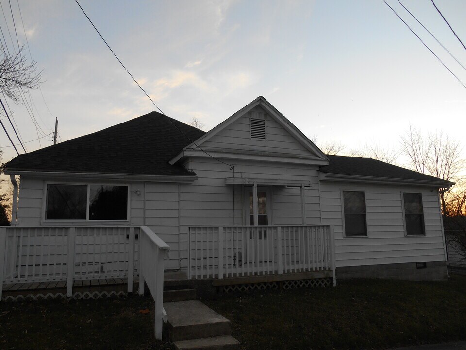 1021 W Howe St in Bloomington, IN - Foto de edificio