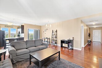 71 NORTH St-Unit -503 in Jersey City, NJ - Building Photo - Building Photo