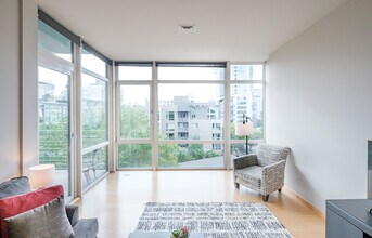 1255 NW 9th Ave in Portland, OR - Building Photo - Building Photo