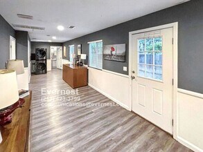 19118 Roscoe Blvd in Los Angeles, CA - Building Photo - Building Photo
