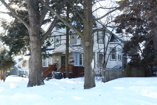 5 Unit Apartment Bldg in Waukegan, IL - Building Photo - Building Photo