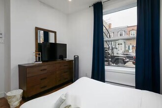 3776 De Bullion Rue in Montréal, QC - Building Photo - Building Photo