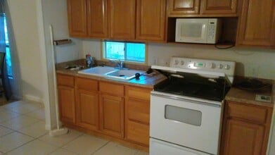 9270 NW 177th Ln in Fanning Springs, FL - Foto de edificio - Building Photo