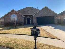 15609 S Broadway St in Glenpool, OK - Building Photo