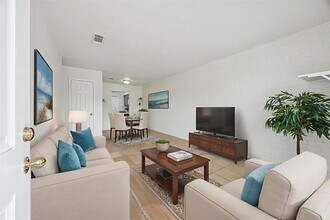 8212 Sam Rayburn Dr in Austin, TX - Foto de edificio - Building Photo