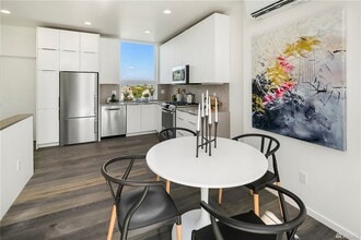 818 N 47th St in Seattle, WA - Foto de edificio - Building Photo