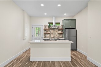 208 N Cherry St, Unit B in Bunnell, FL - Building Photo - Building Photo