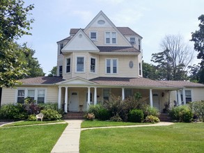 Fairfield Victorian North At Babylon Village in Babylon, NY - Building Photo - Building Photo