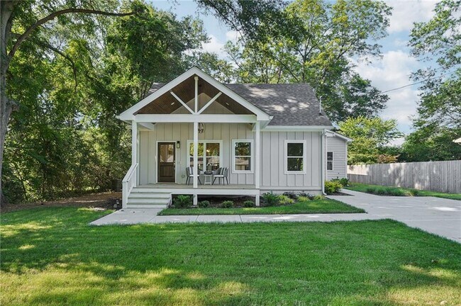 1036 Dell Ave SE in Smyrna, GA - Building Photo - Building Photo