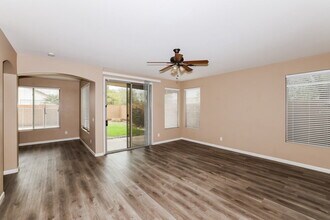 11602 W Edgemont Ave in Avondale, AZ - Foto de edificio - Building Photo