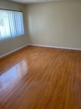 2833 E Sawyer St, Unit C in Long Beach, CA - Foto de edificio - Building Photo