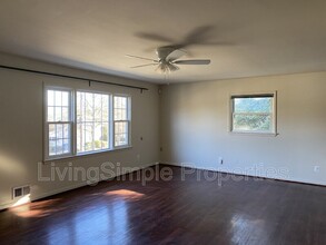 1213 Gladstone Dr in Rockville, MD - Building Photo - Building Photo