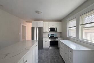 441 Broadway, Unit 3 in Somerville, MA - Building Photo - Building Photo