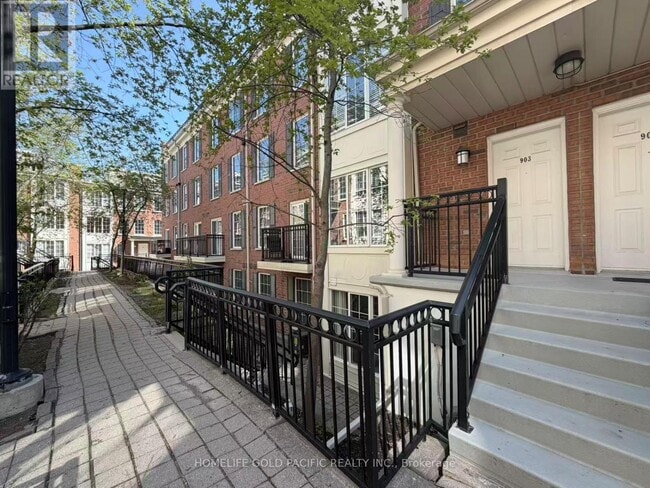 property at 5 Everson Dr