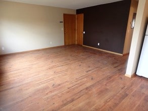The Willows at College Park in Moorhead, MN - Building Photo - Building Photo