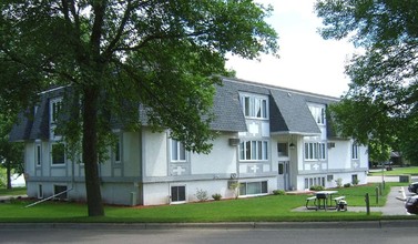 Shore Drive Apartments in Winsted, MN - Building Photo - Building Photo