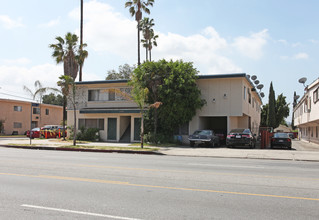 Queen Anne Apartments in Van Nuys, CA - Building Photo - Building Photo