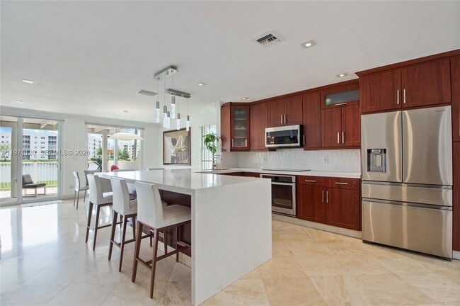 6407 NW 109th Ave in Doral, FL - Building Photo - Building Photo