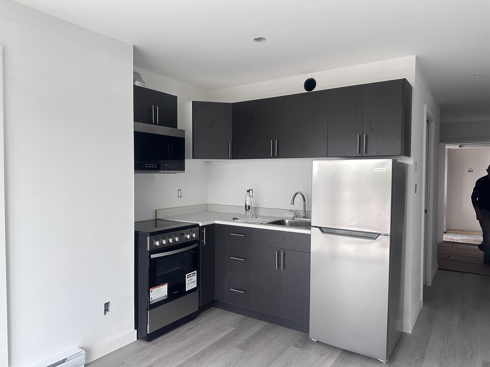 995 England Ave in Courtenay, BC - Building Photo