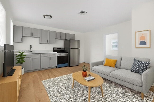 18350 SW 105th Ave in Miami, FL - Building Photo - Building Photo