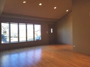 8548 N Overhill Ave in Niles, IL - Building Photo - Building Photo