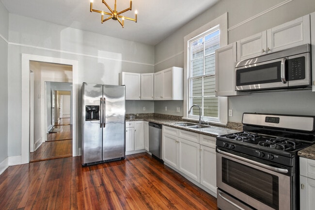 2421 Valence St in New Orleans, LA - Building Photo - Building Photo