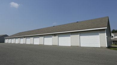 Bayberry Farms Apartments in Wyoming, MI - Building Photo - Building Photo