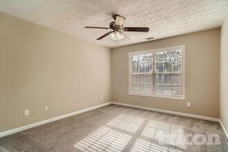 35 Trelawney Ln in Covington, GA - Foto de edificio - Building Photo