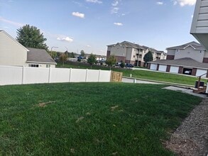 7925 S 157th St in Omaha, NE - Foto de edificio - Building Photo