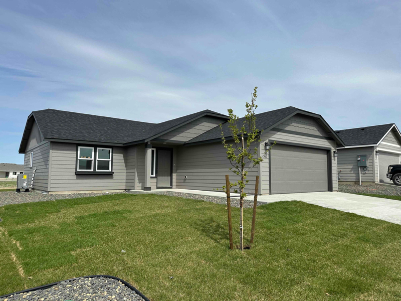 506 Bing St in Grandview, WA - Building Photo
