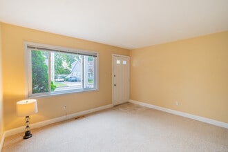 974 E Broadway in Milford, CT - Building Photo - Building Photo