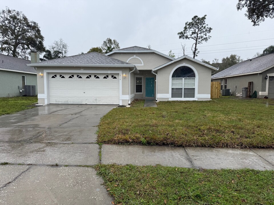 1814 Windsor Oak Dr in Apopka, FL - Building Photo