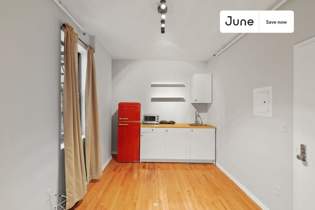 247 W 63rd St, Unit 5C in New York, NY - Building Photo - Building Photo