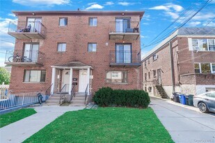 214-16 40th Ave in Queens, NY - Building Photo