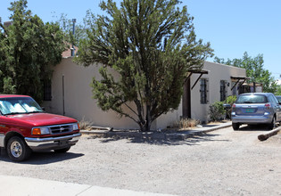 521-525 Cedar St SE in Albuquerque, NM - Building Photo - Building Photo