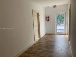 2500 NE 192 St in Miami, FL - Building Photo - Building Photo