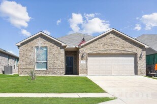 332 Marble Creek Dr in Fort Worth, TX - Building Photo