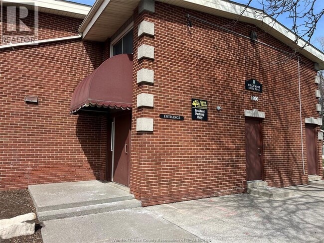 property at 1800 Columbia Ct