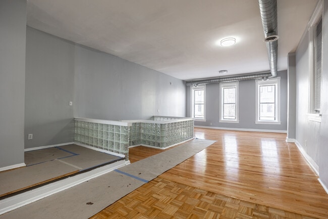 1877 N Milwaukee Ave, Unit 3, Unit 3