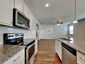 525 Lateleaf Dr in Moncks Corner, SC - Building Photo - Building Photo