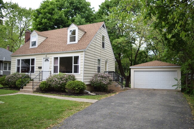 764 Buckeye St in Elgin, IL - Building Photo - Building Photo