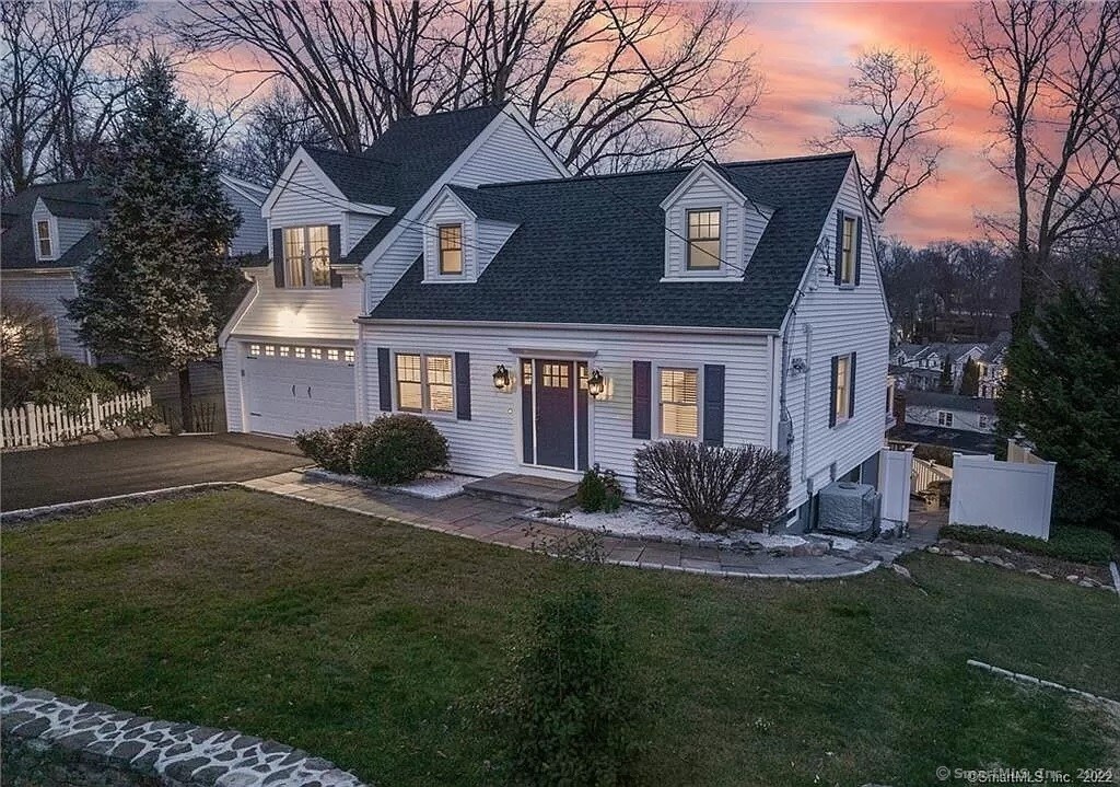 47 Hilton St in Darien, CT - Building Photo