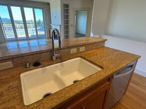 2015 H Ave in Anacortes, WA - Building Photo - Building Photo