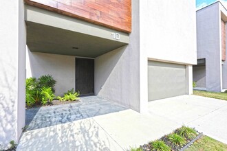 7219 Rocio Dr, Unit 10 in Laredo, TX - Building Photo - Building Photo