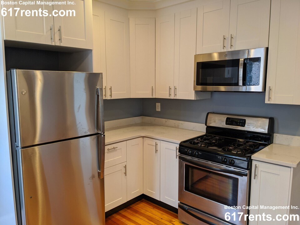 12 Becket St, Unit 3 in Boston, MA - Building Photo