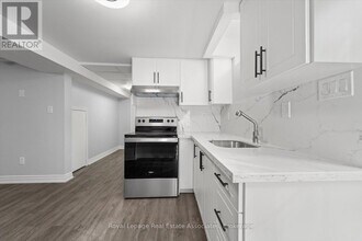 1409 Grist Mill Ct in Mississauga, ON - Building Photo - Building Photo