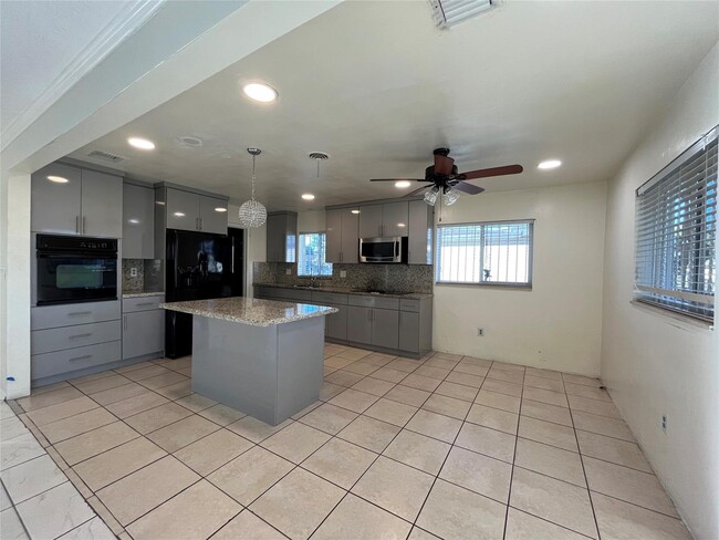 18811 NW 29th Ct in Miami Gardens, FL - Building Photo - Building Photo
