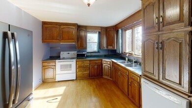 910 N 56th Ave W in Duluth, MN - Building Photo - Building Photo