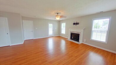 622 Thorncliff Dr in Raeford, NC - Building Photo - Building Photo